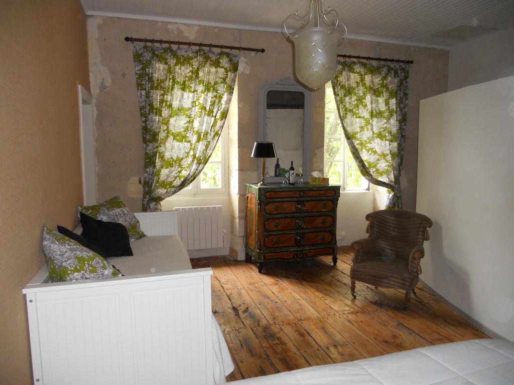 Chambre D'Hotes Le Moulin De Moulis Room photo