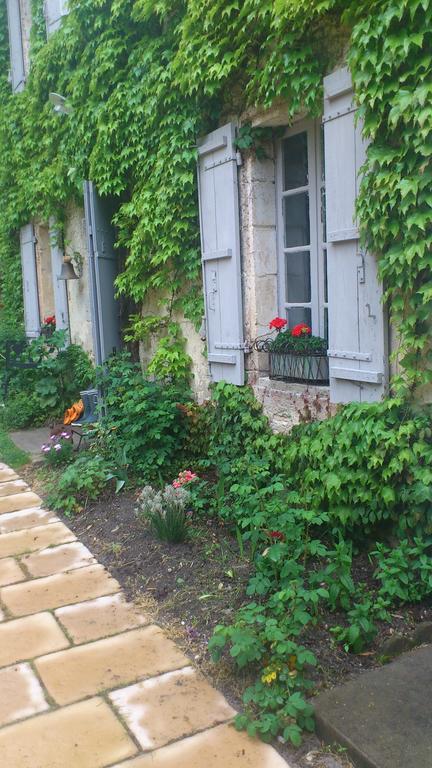 Chambre D'Hotes Le Moulin De Moulis Exterior photo