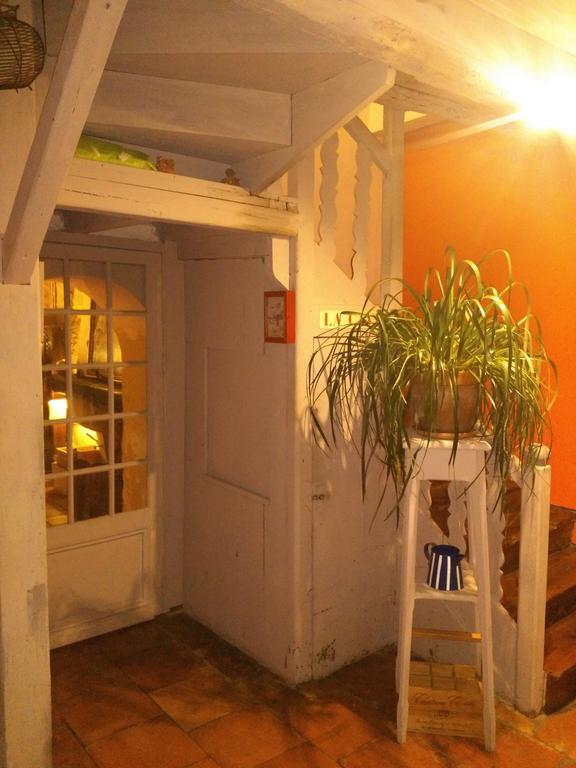 Chambre D'Hotes Le Moulin De Moulis Exterior photo